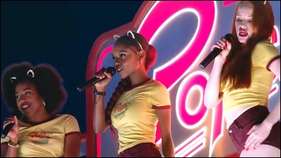 Quel est le nom du groupe de Josie ?