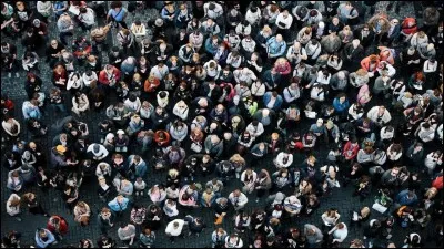 En 2016, quelle &eacute;tait approximativement la population de l'Aveyron ?