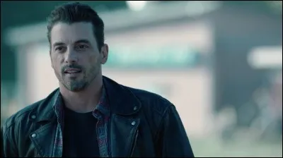 Qui est le père de Jughead Jones ?