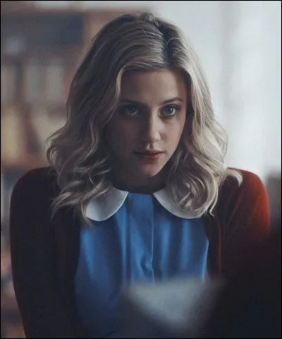 De qui Betty est-elle amoureuse au début de la série ?