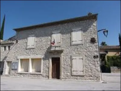 Pour finir, je vous emm&egrave;ne Salles-sous-Bois. Commune Dr&ocirc;moise, elle se situe dans l'ancienne r&eacute;gion ...