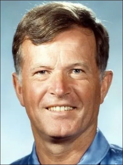 Il est le 1er Français à avoir voyagé dans l'espace, en 1982. De même il est ''le 1er francophone et le 1er Européen de l'Ouest dans l'espace en 1982 (lors de la mission franco-soviétique PVH). Il fut également le 1er non-Russe et non-Américain à effectuer une sortie extra-véhiculaire dans l'espace''.
Quel est le nom du 1er héros de l'espace qui ne fut pas de l'un des 2 blocs de la guerre froide ?