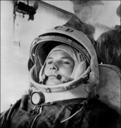Il a accompli un exploit historique qui lui a valu 7 ans de gloire pour l'URSS : il a été le premier homme dans l'espace (108 minutes).au cours de la mission Vostok 1, le 12 avril 1961. Il a reçu les plus hautes distinctions soviétiques, dont la médaille de Lénine.
Quel est le nom de cet astronaute qui, après avoir évité tant de dangers, est mort à 34 ans dans un accident d'avion ?