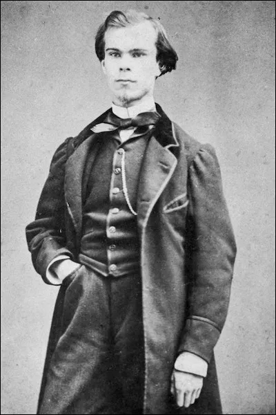 Je fais souvent ce rêve étrange et pénétrant
D'une femme inconnue, et que j'aime, et qui m'aime
Et qui n'est, chaque fois, ni tout à fait la même
Ni tout à fait une autre, et m'aime et me comprend.