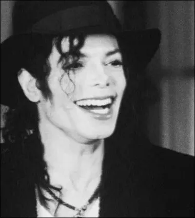 Michael te téléphone et te demande si tu veux bien venir à Neverland faire une partie de bombe à eau.