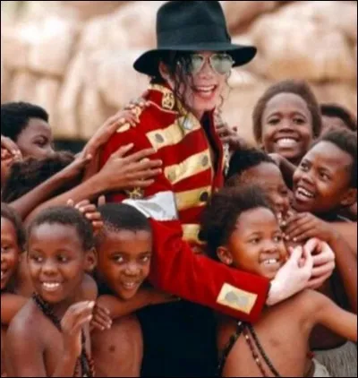 Michael veut créer une association pour les enfants défavorisés et il te demande si tu veux bien l'aider à la créer. Que fais-tu ?