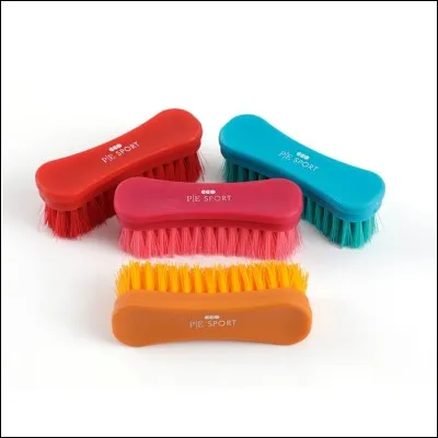 Combien y a-t-il de brosses ?( cure-pied inclus )