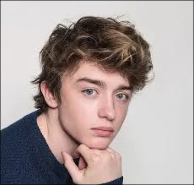 Qu'a fait Valentin à Tony pour se retrouver au tribunal ?