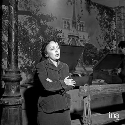 A quoi Edith développe-t-elle une dépendance à cause de la douleur tant physique que psychologique ?