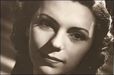 Qui est cette personne qu'elle embauche comme secrétaire en 1937 et qui deviendra sa confidente et amie tout au long de sa vie ?