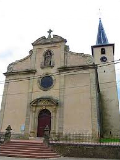 Notre balade dominicale commence devant l'église de l'Exaltation-de-la-Sainte-Croix, de Berthelming. Commune du Grand-Est, dans le pays de Sarrebourg, elle se situe dans le département ...