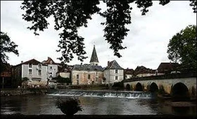 Petit tour dans le Périgord central, à Cubjac. Ancienne commune de Nouvelle-Aquitaine, elle se situe dans le département ...