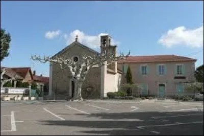 Vous avez sur cette image l'église Saint-Vérédème de Verquières. Commune Bucco-Rhodanienne, elle se situe en région ...