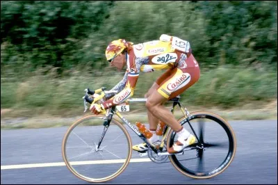 Quel coureur cycliste possède le record du nombre de deuxièmes places dans le Tour de France ?