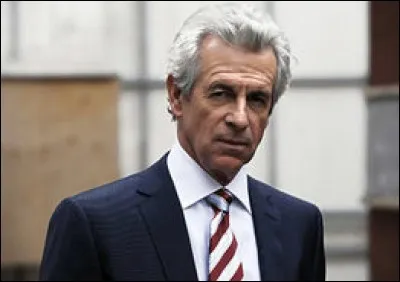 Paul Kincaid est un président dont l'opération est le point de départ de cette série. C'est ...