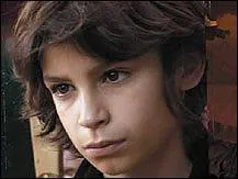 Qui est le bras-droit de Oscar, le chef des (voir question prcdente) ?