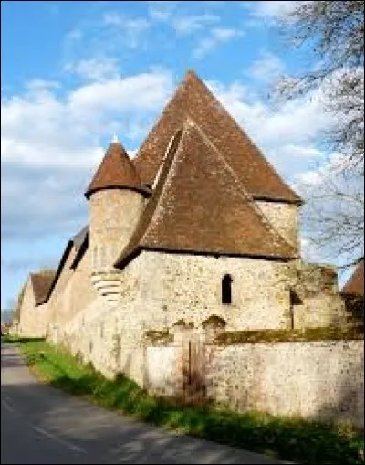 Nous partons à la découverte du prieuré de Fontevrault, à Chaise-Dieu-du-Theil. Commune Euroise, dans le pays d'Ouche, elle se situe en région ...