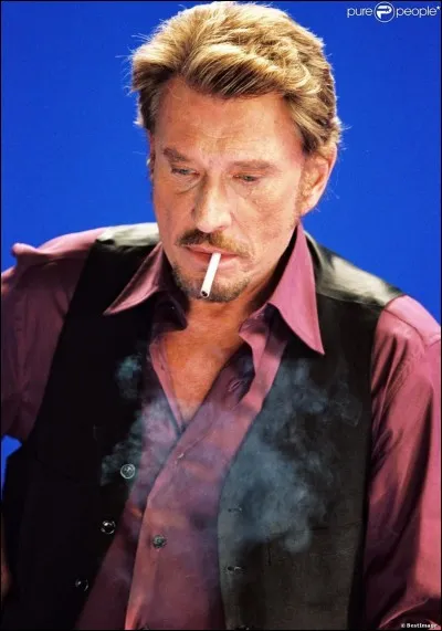 Dans quel film Johnny se déguise-t-il en curé ?