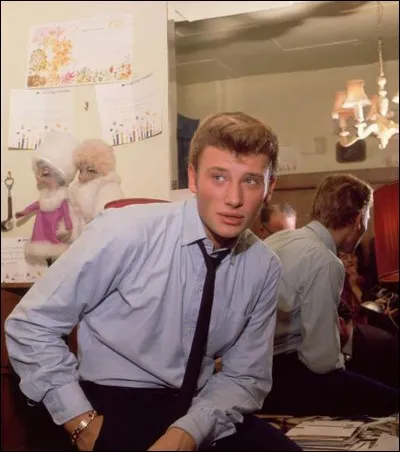 Termine cette chanson : "Toute la musique que j'aime, elle vient de là, elle vient...".