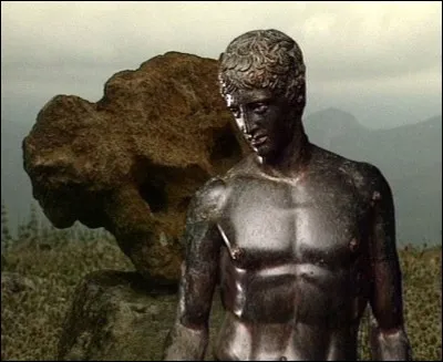 La princesse mortelle d'Argolide Danaé lui donna un futur grand héros. Qui est-il ?