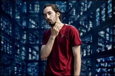 Avec lequel de ces chanteurs/rappeurs a-t-il déjà fait un featuring ?