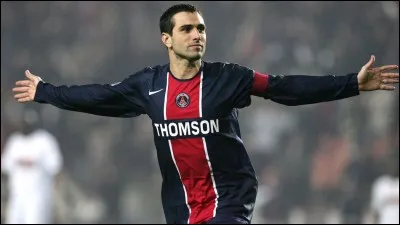 Lors de la saison 2003-2004, quel gardien Pauleta lobe-t-il pour la victoire 2-1 du PSG contre l'OM ?