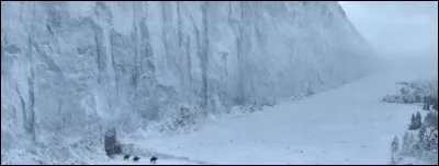 Le Mur s'étend sur une très grande distance et il est gardé par des fortifications. Les trois plus importantes sont, d'ouest en est...