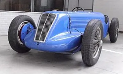 Quelle société a construit des voitures de 1922 à 1930 à Boulogne-Billancourt ?