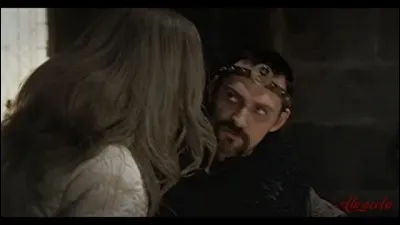 Quand Elias, pour le première fois, se fait payer une griffe de dragon aux frais du royaume, combien celle-ci a-t-elle coûtée ?