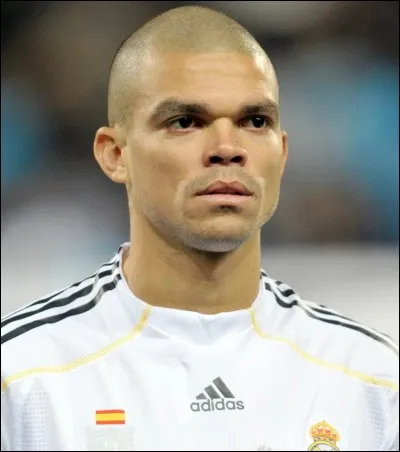 Pour quel pays le défenseur Pepe joue-t-il ?