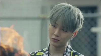 Avant de faire partie du groupe, Suga voulait être ...