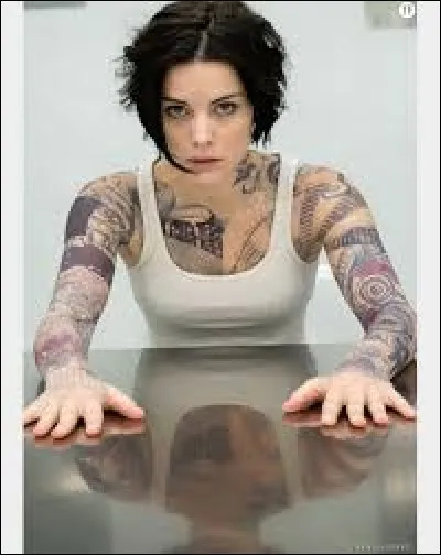 À quoi servent les gardes qui sont devant la planque ?