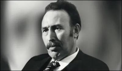 Pays : Algérie 
Date : 1932-1978
Faits : aucune opposition politique, assassinats des historiques de la révolution, surveillance des anciens présidents, tortures
Chute : mort de maladie 
Quel est cet homme ?