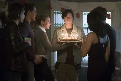 Tu organises une soirée et ta meilleure amie serait plus le genre à ramener :