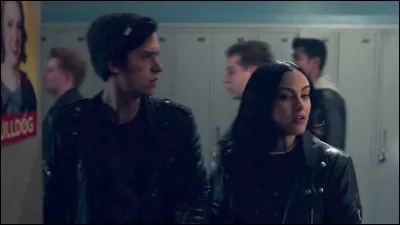 Tu apprends que le copain de ta meilleure amie la trompe, tu :