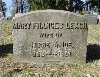 Quand naquit Mary Frances Leach ?
