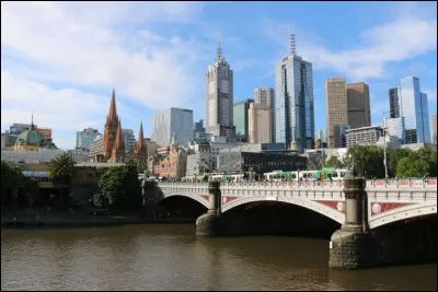 Quelle ville se situe en Australie ?