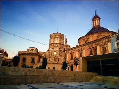 Bien avant l'arrivée des Maures et de la paella, la ville d'Edetanorum (du nom ancien de la région) fut créée par les Romains en - 138. Mais quelle est cette cité d'Hispanie ?
