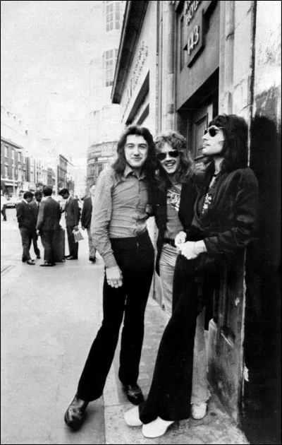 En quelle année sort l'album "Jazz" ?