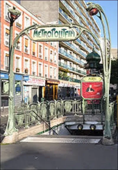 Se situant sur la ligne 2, la station ''Avron'' fut ouverte le 2 avril 1903. Tirant son nom de la rue d'Avron, laquelle débute à proximité; elle menait historiquement vers le plateau d'Avron. Cette butte de l'est parisien appartenait à une ancienne commune de la Seine-Saint-Denis, laquelle ?