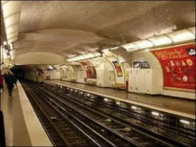 Mise en service le 24 septembre 1937, la station ''Anatole France'' est située sur la commune de Levallois-Perret et fait partie de la ligne 3.
Anatole France est un écrivain né le 16 avril 1844, considéré comme l'un des plus grands de son époque, il est aussi un grand critique littéraire. On lui doit des romans comme ''Thaïs'' en 1890. En 1921, il reçoit un prix, lequel ?