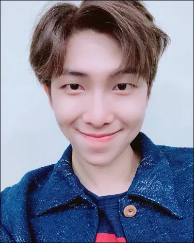 Qui a sorti une mixtape solo composée et écrite en 2018 et qui s'intitule "Mono" ?