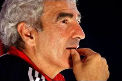 Dans une bio  charge, le footballeur Robert Pirs accuse Raymond Domenech de l'avoir cart des Bleus. D'aprs Pirs, quelle est l'arme secrte du slectionneur ?