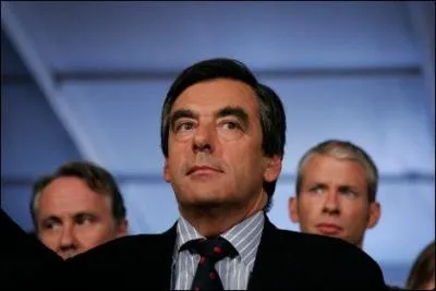 Franois Fillon a dmenti avoir confi  une journaliste la date de son dpart programm de Matignon. Comment a ragi la journaliste ?