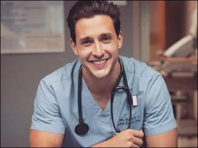 Quel est le mot manquant dans "I  go to the doctor's if I  you" ?