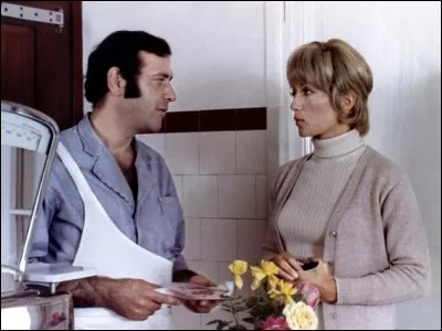 Morceau de pain très bon marché,
C'est une faible quantité.
On peut la servir à la reine,
Pour n'en faire qu'une, point de peine...
L'ami Lecter, de vous en fera plus,
Bien avant qu'il vous épluche,
Sera, tel à Cannes, Hannibal,
Vous débitera, ce cannibale !

Qu'est-ce ?