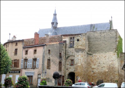 Petite ville du Puy-de-Dôme, peuplée de 5000 habitants, ancienne capitale des Comtes d'Auvergne :