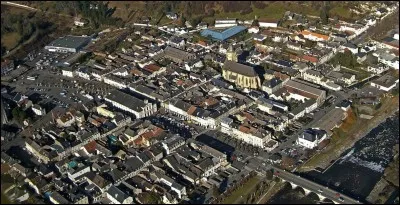 Commune des Pyrénées-atlantiques, traversée par le Gave de Pau :