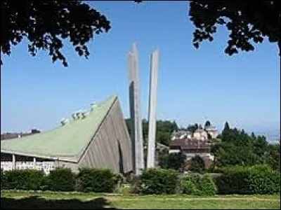 Vous avez sur cette image l'église moderne Notre-Dame-de-l'Annonciation des Trois-Épis. Hameau Haut-Rhinois, il se situe en région ...