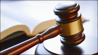 À l'égard des enseignants de l'ENSICAEN, laquelle des sanctions disciplinaires suivantes n'est PAS applicable ?